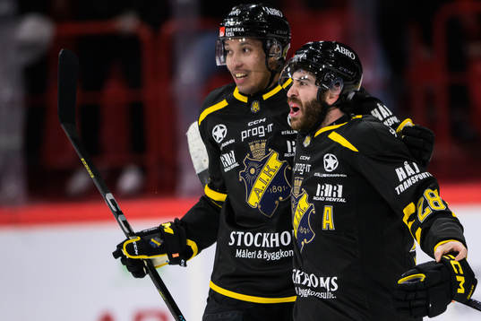AIKs Oscar Nord och Mathew Maione jublar