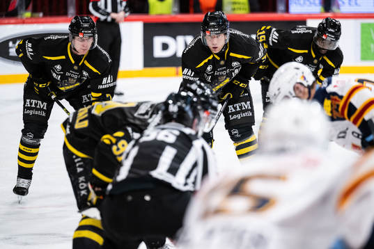 AIKs Filip Windlert, Richard Gynge och Daniel Muzito-Bagenda
