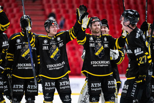AIKs spelare jublar