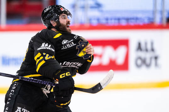 AIKs Mathew Maione jublar