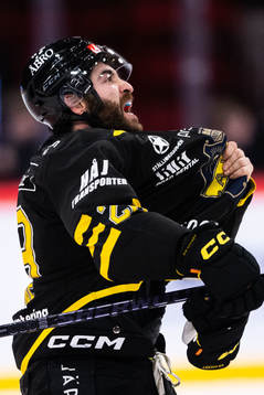 AIKs Mathew Maione jublar