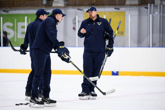 Assistant coach Gereon Dahlgren of Sweden at a practice