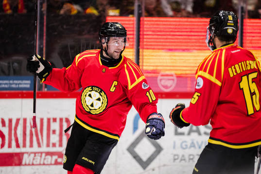 Brynäs Johan Larsson jublar