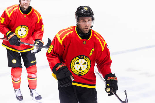 Brynäs Johan Larsson jublar