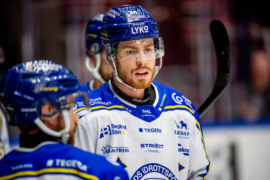 Leksands Peter Cehlarik värmer upp innan ishockeymatchen i