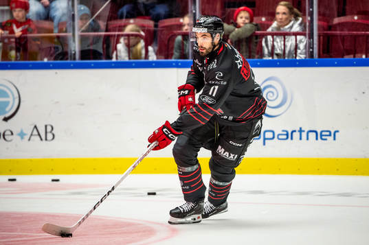 Malmö Redhawks Markus Lauridsen värmer upp innan
