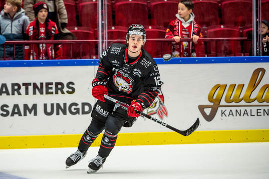 Malmö Redhawks Hjalte Kruse Thomsen värmer upp innan