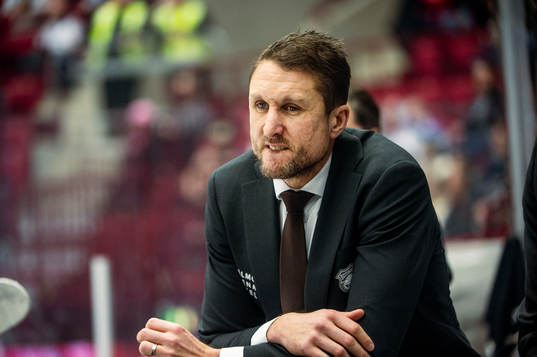 Malmö Redhawks tränare Tomas Kollar deppar