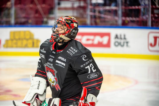 Malmö Redhawks målvakt Daniel Marmenlind byts in