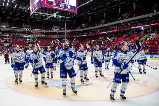 Leksands spelare jublar