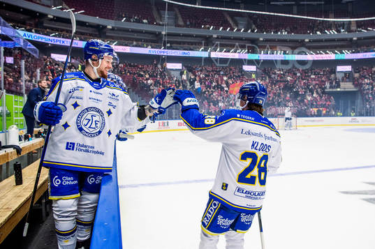 Leksands Lucas Elvenes och Justin Glenn Kloos jublar