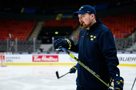 Assistant coach Gereon Dahlgren of Sweden at a practice