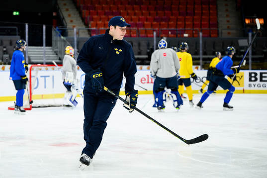 Assistant coach Alexander Steen of Sweden at a practice
