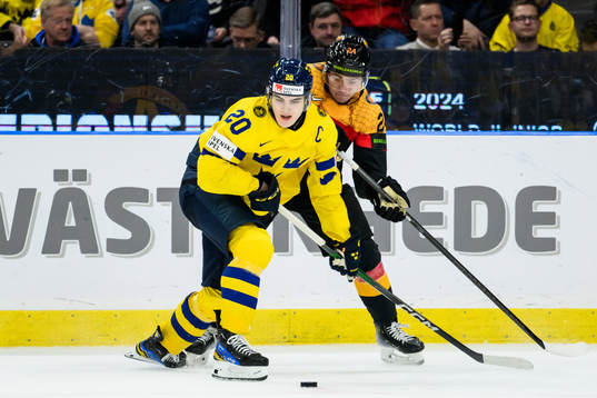 Liam Öhgren of Sweden and Roman Kechter of Germany