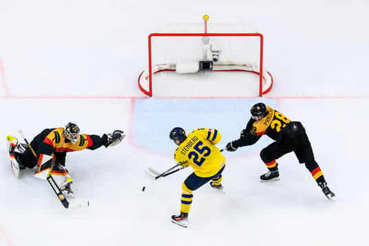 Otto Stenberg of Sweden scores 0-4