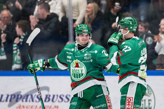 Rögles Henry Bowlby och Linus Sjödin jublar