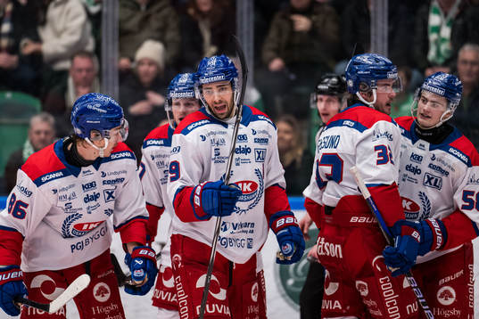 Oskarshamns Ahti Oksanen jublar