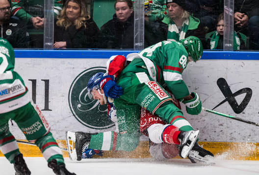 Oskarshamns Austin Wagner och Rögles Brandon Davidson