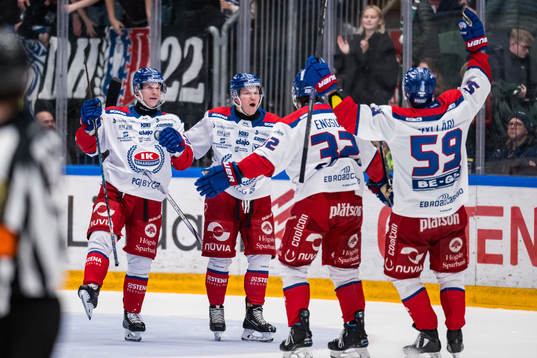 Oskarshamns Olli Palola och Johan Johnsson jublar