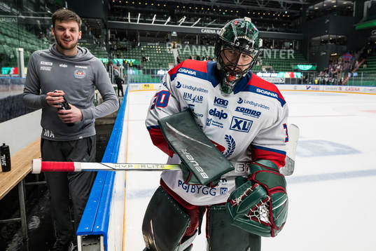 Oskarshamns målvakt Tomas Rydén jublar