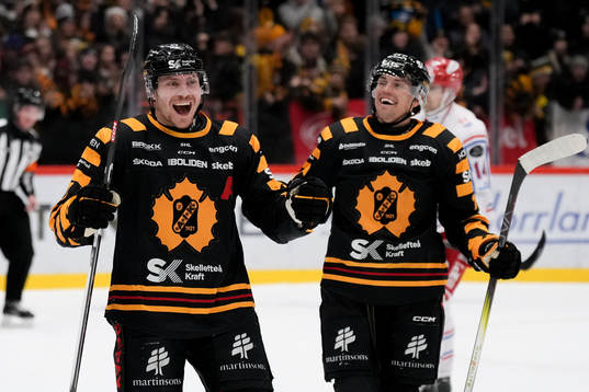 Skellefteås Pär Lindholm och Andreas Johnson jublar