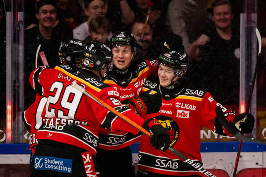 Luleås Jonas Berglund jublar
