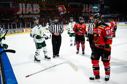 Färjestads Mattias Göransson och Luleås Linus Omark