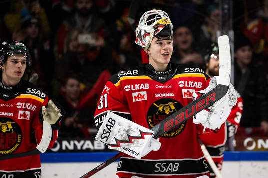 Luleås målvakt Matteus Ward jublar
