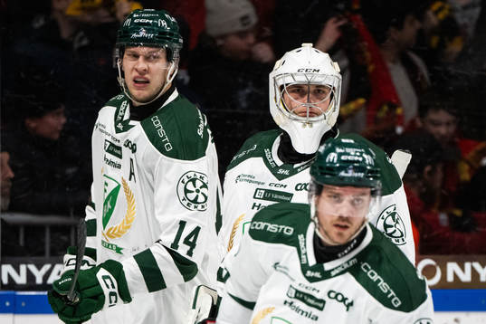 Färjestads Victor Ejdsell, målvakt Melwin Asp Cassåsen,
