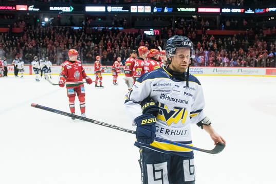 HV71s Mattias Tedenby deppar