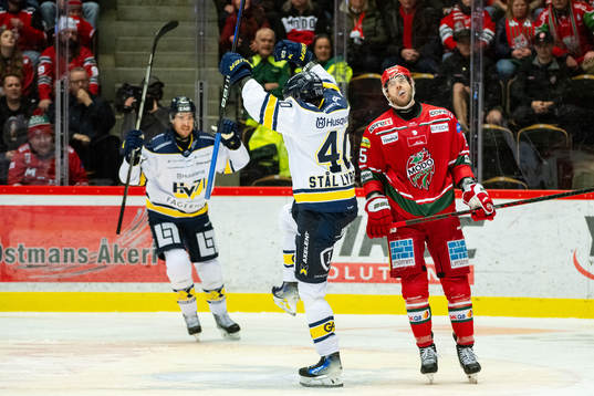 HV71s Oskar Stål-Lyrenäs jublar