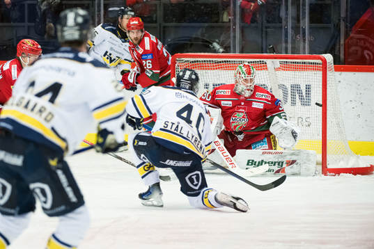 HV71s Oskar Stål-Lyrenäs gör 1-1 målet