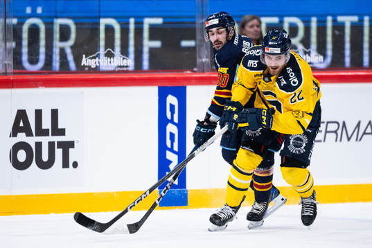 Djurgårdens Kevin Karlsson och Södertäljes Jacob