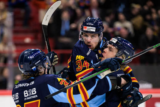 Djurgårdens Olle Liss och Daniel Brodin jublar 4-2