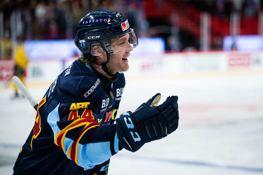 Djurgårdens Olle Liss jublar