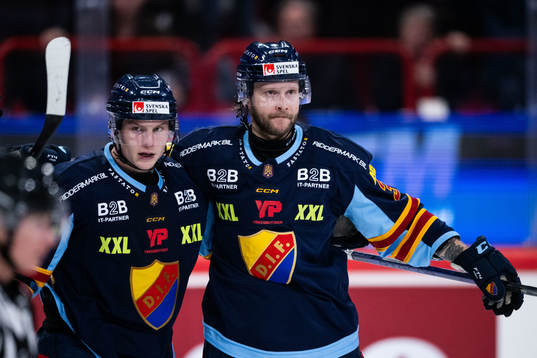 Djurgårdens Alexander Ytterell jublar med David Blomgren