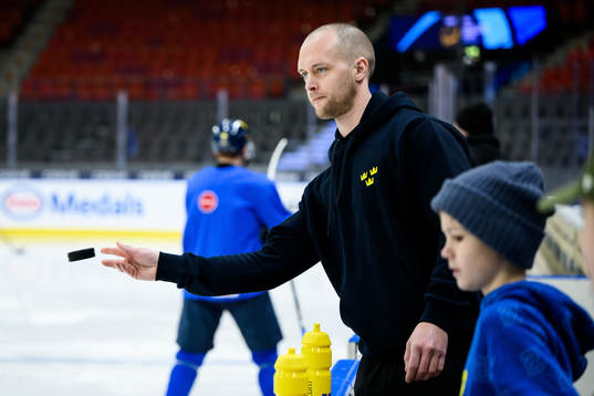 Equipment manager Jonas Landström of Sweden at a practice