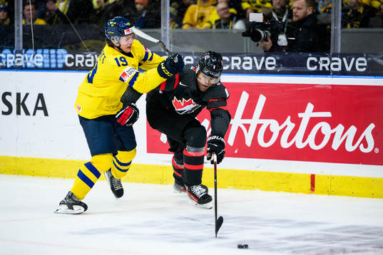 Rasmus Rudslätt of Sweden and Noah Warren of Canada