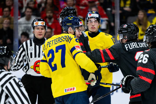 Oskar Pettersson of Sweden and Jake Furlong of Canada
