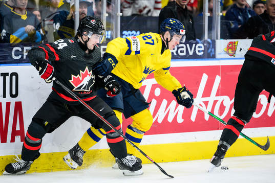 Denton Mateychuk of Canada and Oskar Pettersson of Sweden