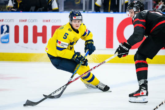 Mattias Hävelid of Sweden and Maveric Lamoureux of Canada