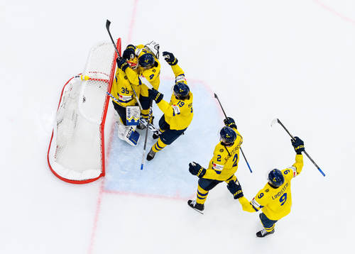 goaltender Hugo Hävelid, Axel Sandin-Pellikka, Rasmus