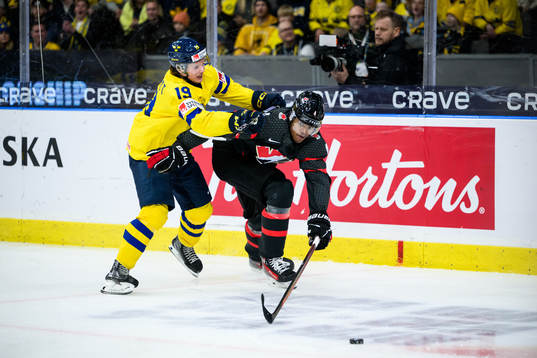 Rasmus Rudslätt of Sweden and Noah Warren of Canada