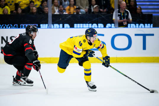 Owen Beck of Canada and Noah Östlund of Sweden