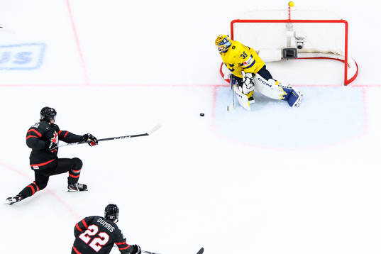 Fraser Minten of Canada and goaltender Hugo Hävelid of