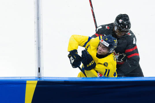 Isac Born of Sweden and Noah Warren of Canada