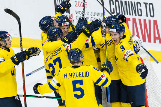 Bläddra bland fler bilder av 2024 IIHF World Junior Championship, Day 4, Canada - Sweden