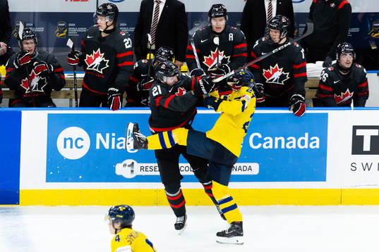 Owen Allard of Canada and Jonathan Lekkerimäki of Sweden