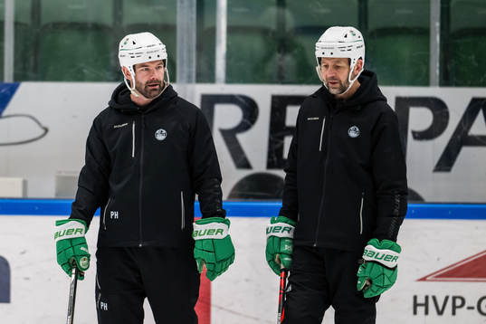målvaktstränare Peter Hirsch och tränare Roger Hansson