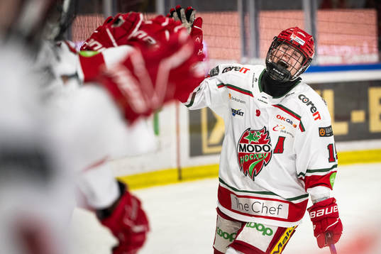Modos Linnea Andersson jublar